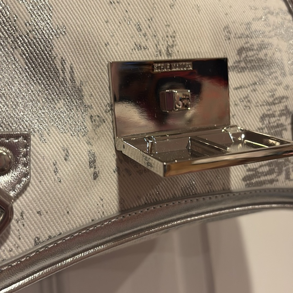 BNWT STEVE MADDEN Silver Women's Crossbody Bag - Picture 3 of 13